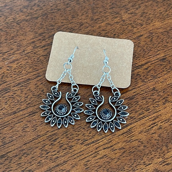 Jewelry - TRADED Dangle Earrings with Black Stones